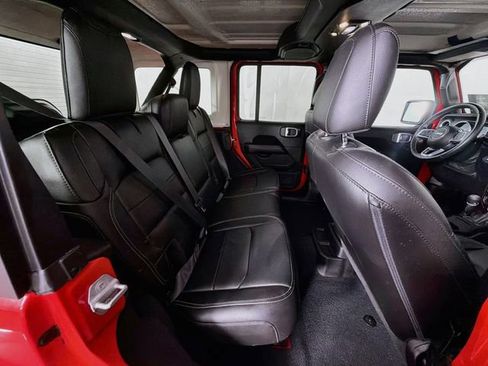 Used 2019 Jeep Wrangler Unlimited Sahara w/ Uconnect 4C Nav & Sound Group AWD/4WD image 27