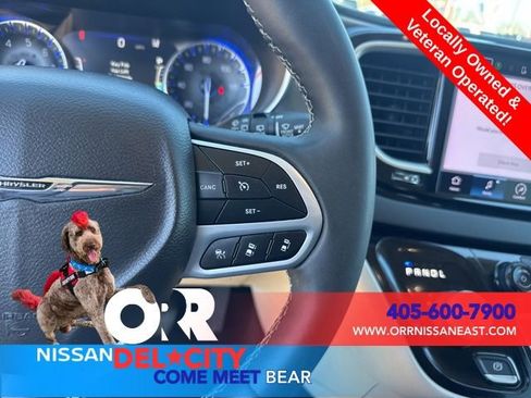 Used 2023 Chrysler Pacifica Touring-L image 19