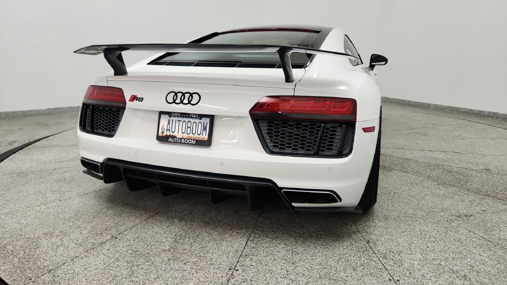 Used 2017 Audi R8 V10 w/ Carbon Exterior Package AWD/4WD image 18