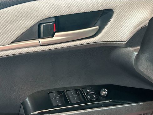 Used 2025 Toyota Camry SE w/ Convenience Package FWD image 15