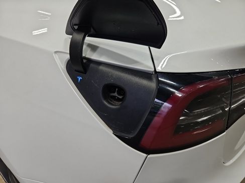 Used 2019 Tesla Model 3 Standard Range Plus RWD image 5