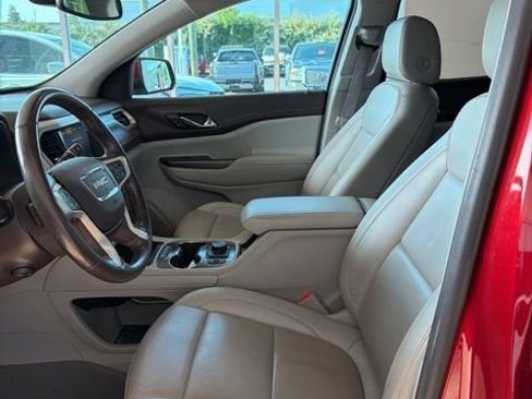 Used 2022 GMC Acadia SLT w/ Preferred Package FWD image 3