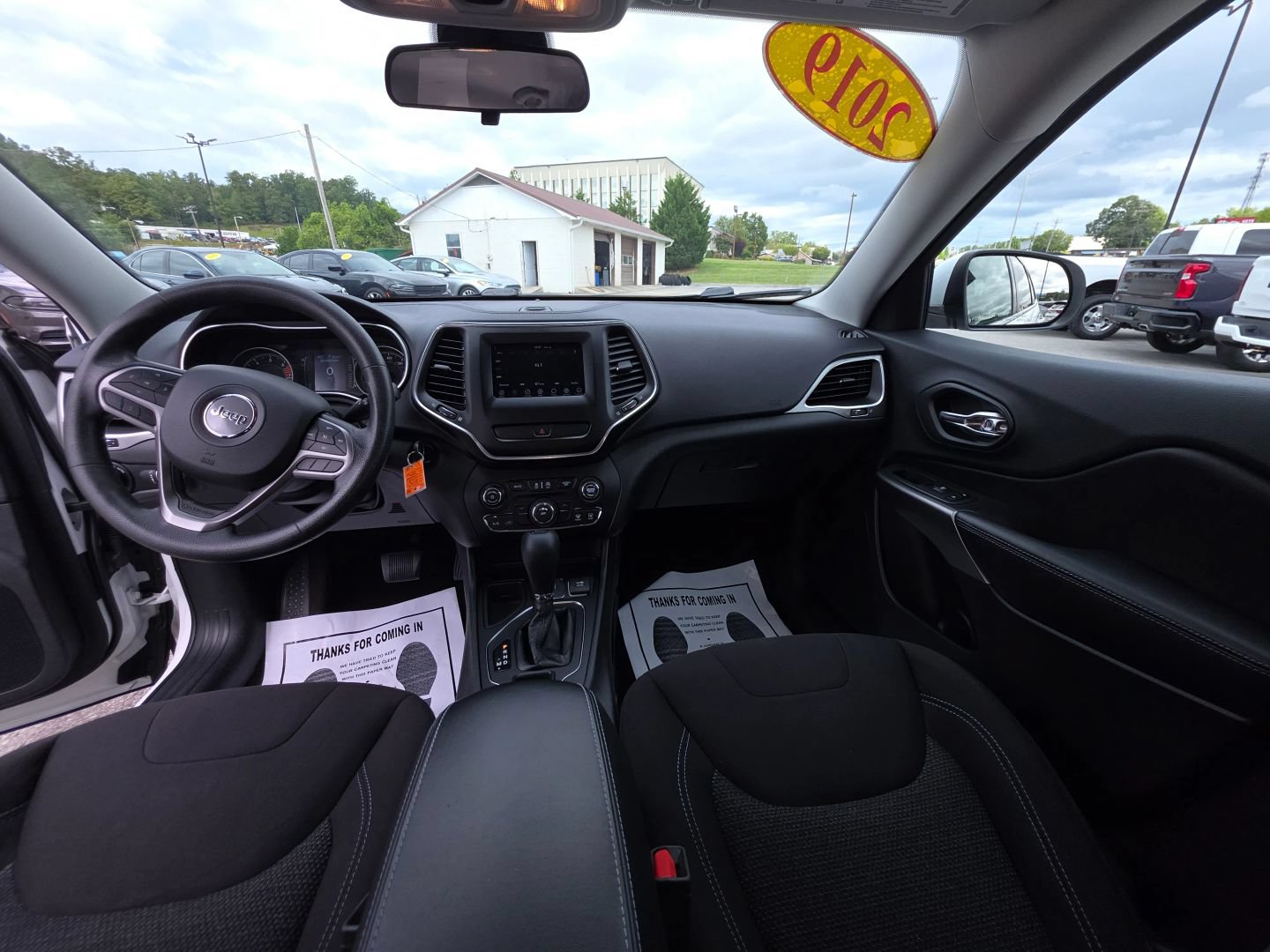Used 2019 Jeep Cherokee Latitude w/ Popular Appearance Group FWD image 11