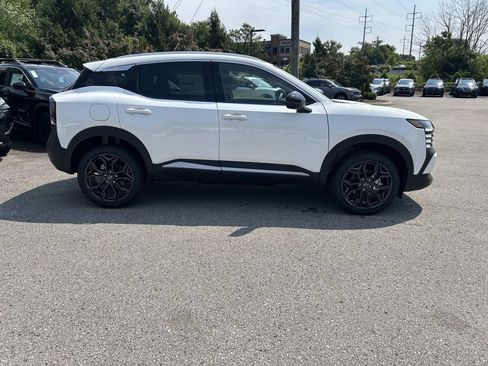 New 2026 Nissan Kicks SR w/ SR Premium Package FWD image 8