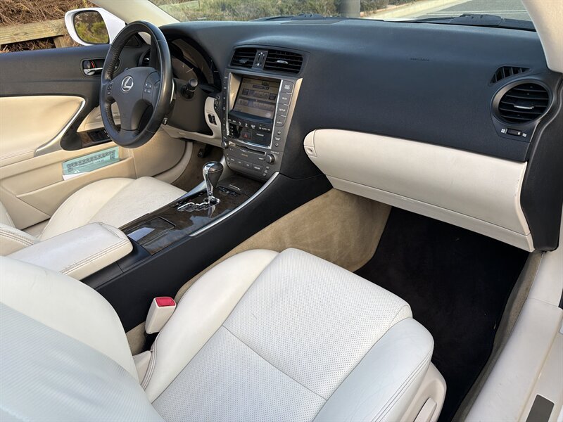 Used 2010 Lexus IS 350C w/ Luxury Pkg RWD image 14