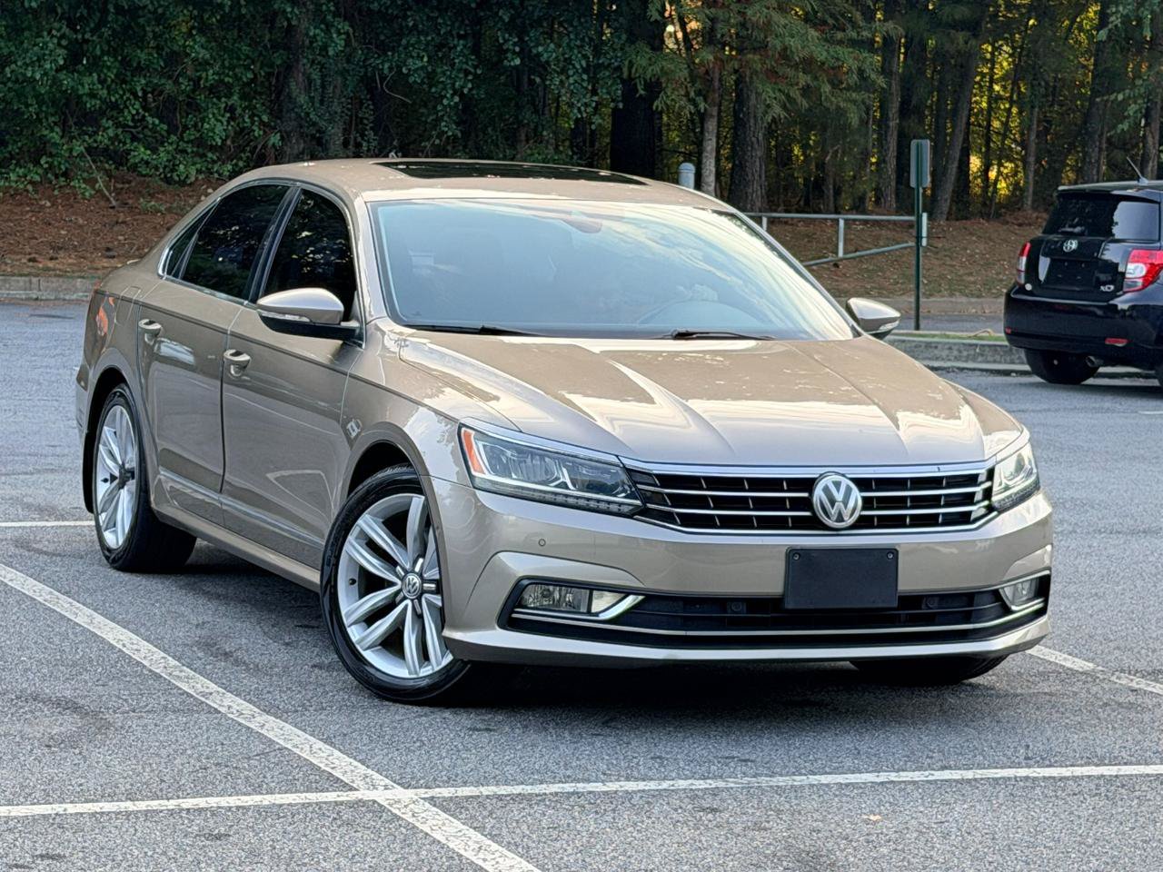 Used 2016 Volkswagen Passat 3.6 SEL Premium FWD image 5