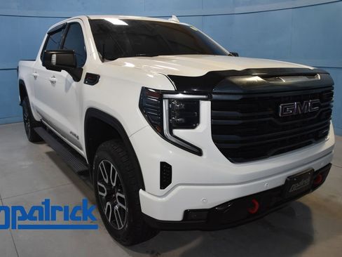 Used 2022 GMC Sierra 1500 AT4 w/ Technology Package AWD/4WD image 1