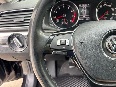 Used 2018 Volkswagen Passat 2.0T SE w/ SE Lighting Package image 18