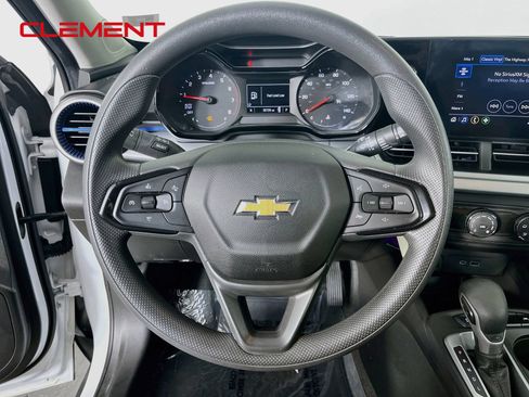 Used 2024 Chevrolet Trax LS w/ Driver Confidence Package FWD image 14