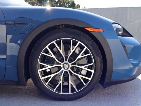 Certified 2022 Porsche Taycan 4 Cross Turismo image 11