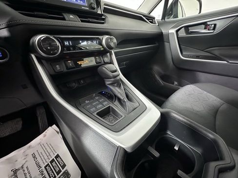 Used 2022 Toyota RAV4 XLE image 29