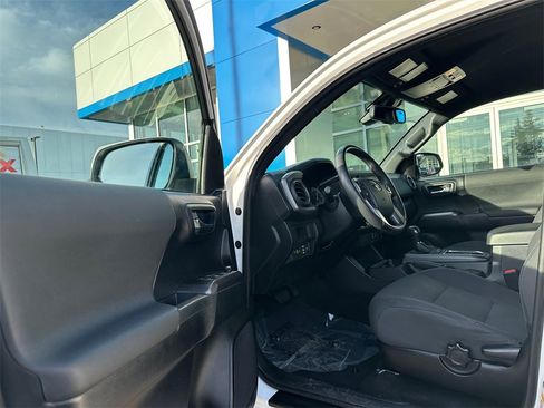 Used 2018 Toyota Tacoma TRD Sport image 20