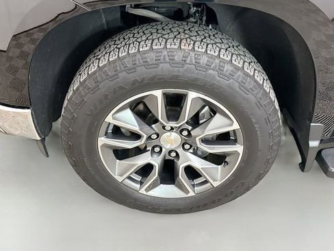 Used 2024 Chevrolet Silverado 1500 LT AWD/4WD image 33