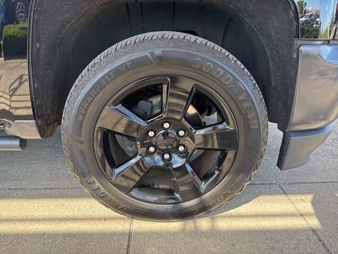 Used 2018 Chevrolet Silverado 1500 W/T w/ Black Out Edition image 29