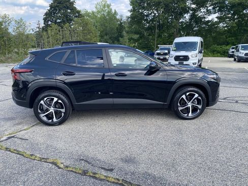 Used 2024 Chevrolet Trax RS w/ Sunroof Package FWD image 4
