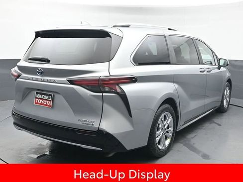 Certified 2023 Toyota Sienna Platinum image 7