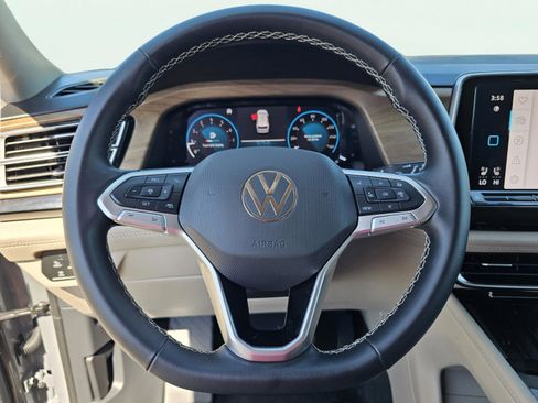 Used 2025 Volkswagen Atlas SE AWD/4WD image 19