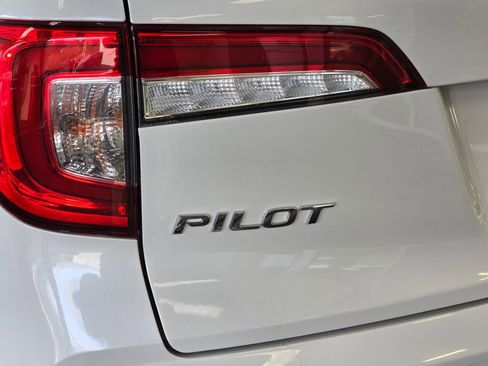 Used 2020 Honda Pilot Touring image 13