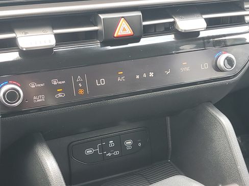 Used 2026 Kia Sportage EX FWD image 28