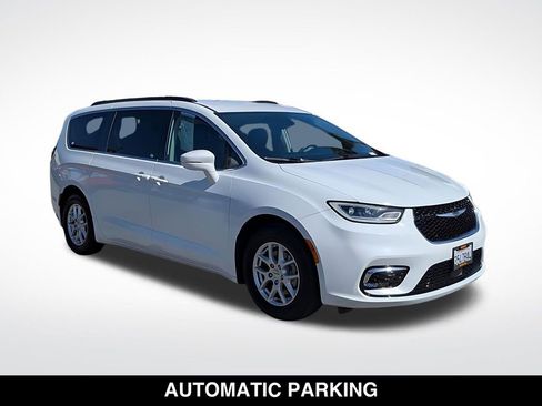 Used 2022 Chrysler Pacifica Touring-L FWD image 10