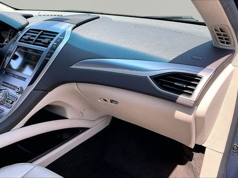 Used 2019 Lincoln MKZ Premiere image 18