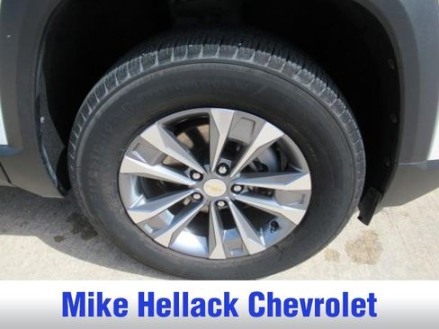 Used 2025 Chevrolet Equinox LT image 9