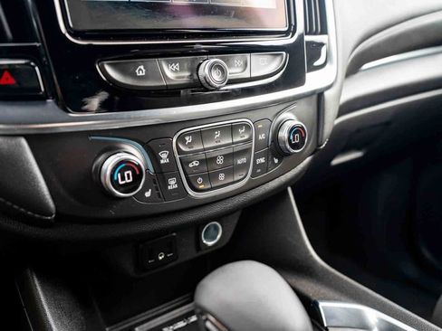 Certified 2023 Chevrolet Traverse LT FWD image 20