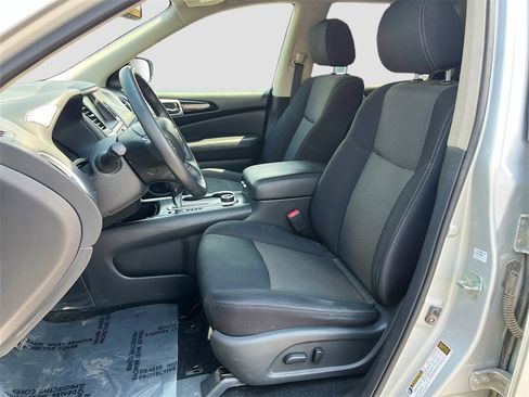 Used 2018 Nissan Pathfinder SV image 19