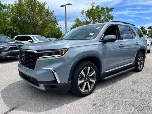 Used 2024 Honda Pilot Touring image 3