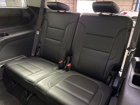 Used 2023 GMC Acadia SLT image 18