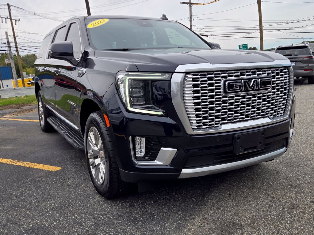 Used 2023 GMC Yukon XL Denali AWD/4WD image 3