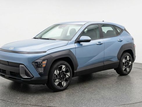Used 2025 Hyundai Kona SEL image 3