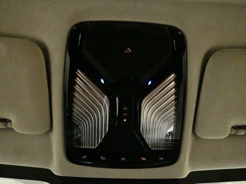 Used 2025 BMW X7 M60i image 19