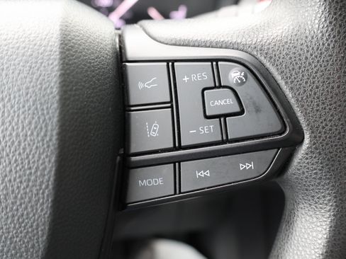 Used 2024 Toyota Sienna LE AWD/4WD image 36