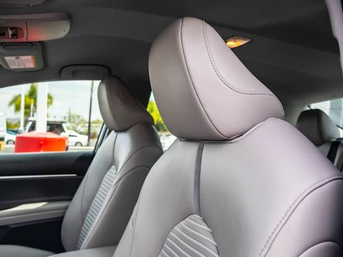 Used 2020 Toyota Camry SE image 15