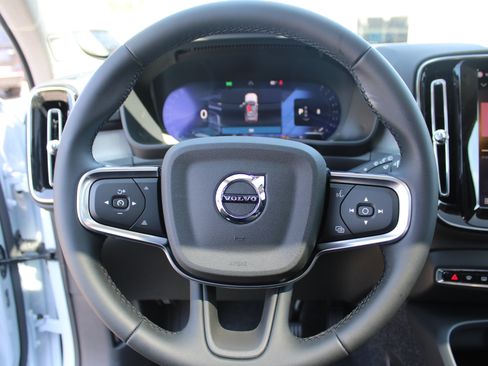 Used 2026 Volvo XC40 B5 Plus w/ Protection Package Premier AWD/4WD image 12