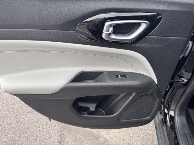 Certified 2025 Jeep Compass Limited AWD/4WD image 18