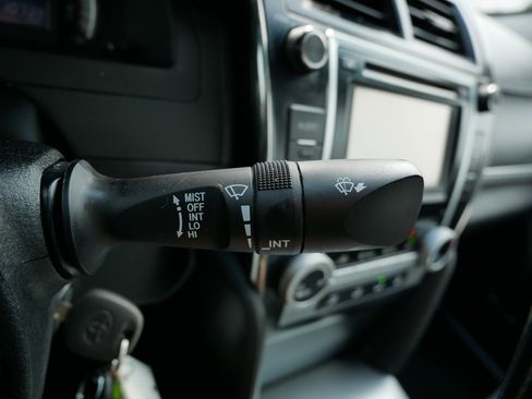 Used 2014 Toyota Camry SE w/ Fleet Convenience Package image 30