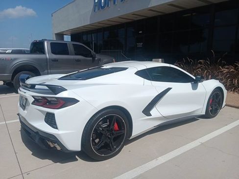 Used 2022 Chevrolet Corvette Stingray Preferred Cpe w/ Z51 Performance Package RWD image 7