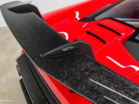 Used 2018 Lamborghini Huracan Performante AWD/4WD image 20