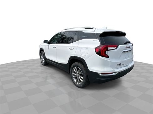 Certified 2022 GMC Terrain SLT w/ Infotainment Package II image 6