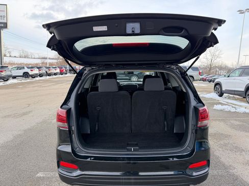 Used 2020 Kia Sorento LX image 11