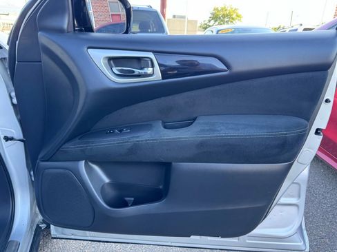 Used 2015 Nissan Pathfinder SV image 18
