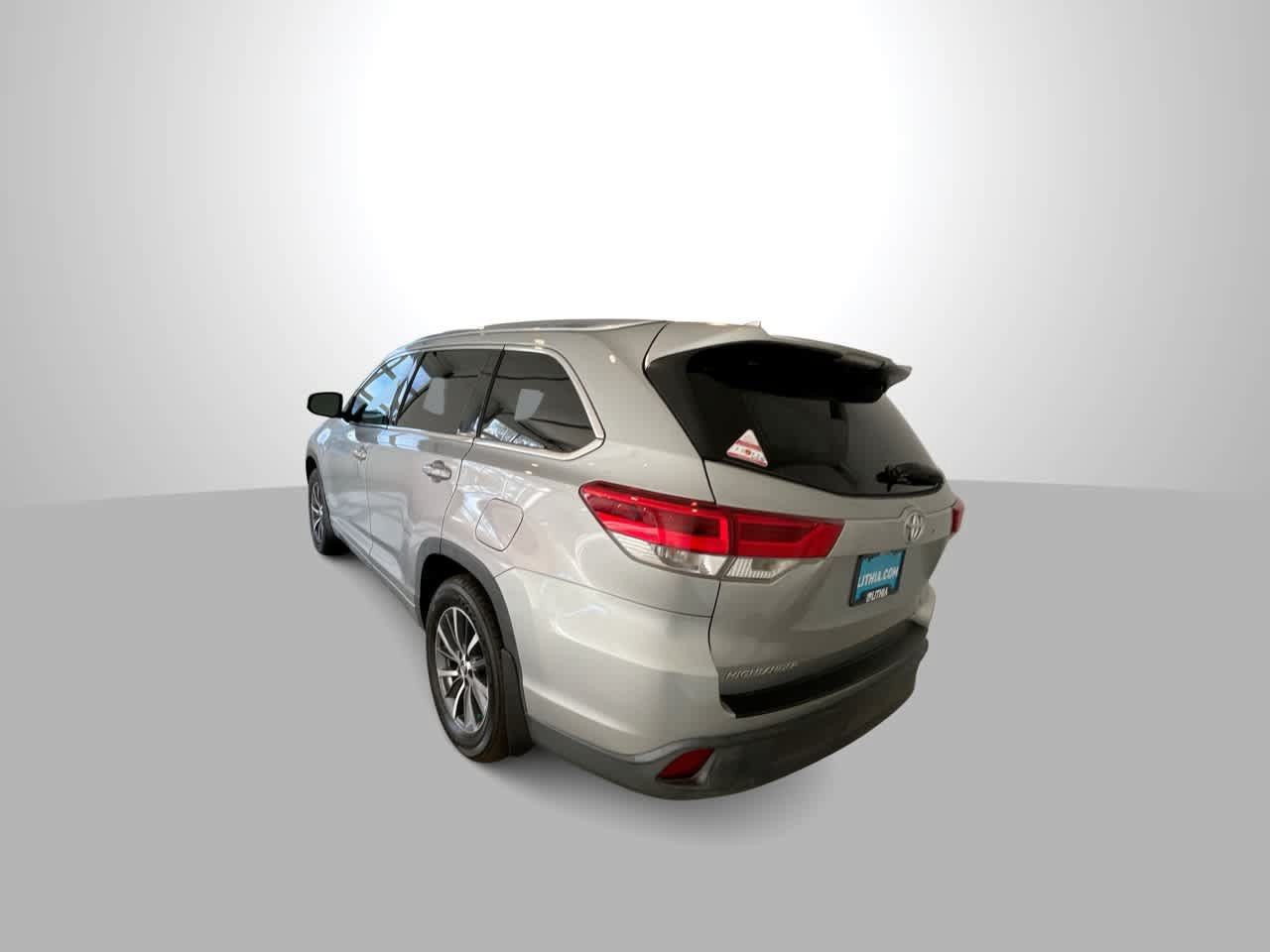 Used 2018 Toyota Highlander XLE AWD/4WD image 6