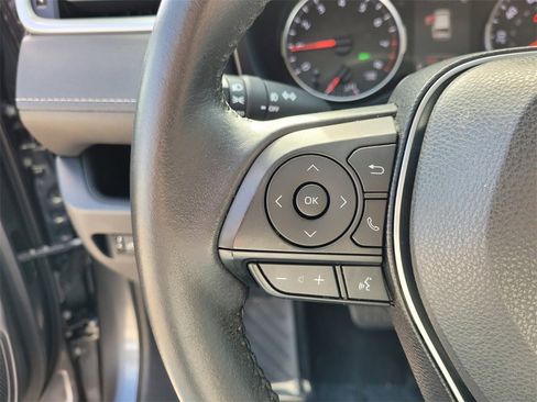 Used 2020 Toyota RAV4 XLE Premium image 30