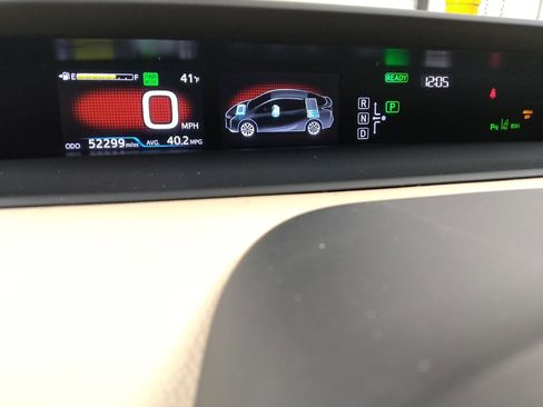 Used 2018 Toyota Prius Four image 23