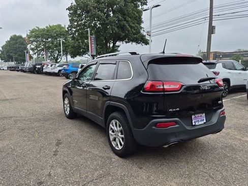 Used 2018 Jeep Cherokee Latitude AWD/4WD image 5