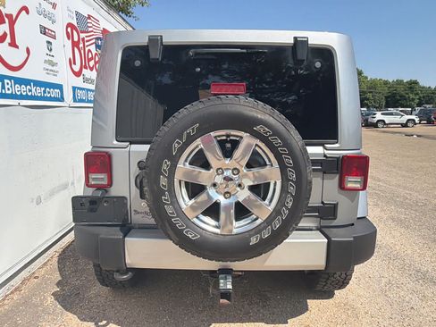 Used 2013 Jeep Wrangler Unlimited Sahara AWD/4WD image 4