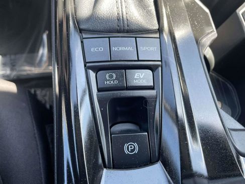 Used 2025 Toyota Camry LE FWD image 38