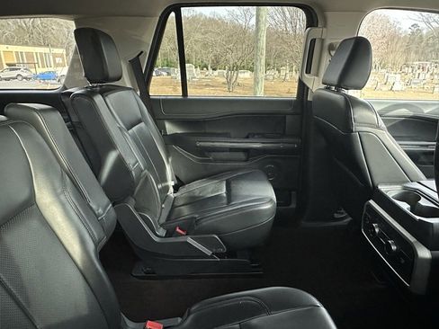 Used 2023 Ford Expedition XLT image 6